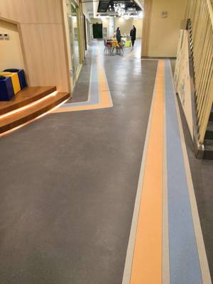 山東淄博醫(yī)院展廳橡膠地板