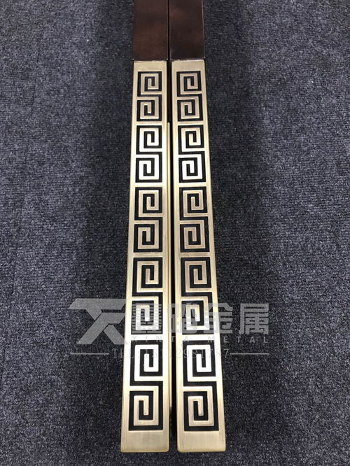 酒店宴會廳門特色鈦金不銹鋼夾木拉手 主推的款式很受青睞